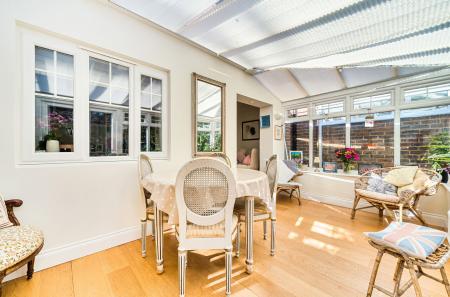 1348827-9-68da50d...