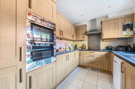 1348827-22-68da51...