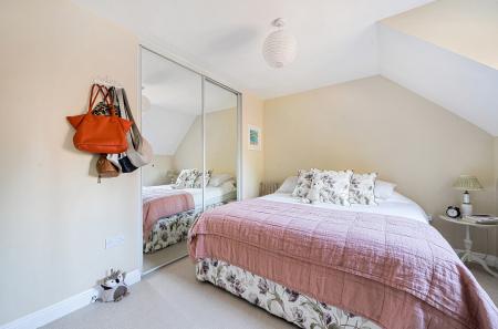 1348827-25-68da52...