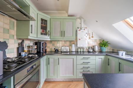 1373110-12-6904dd...