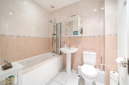 1373110-6-6904dc5...