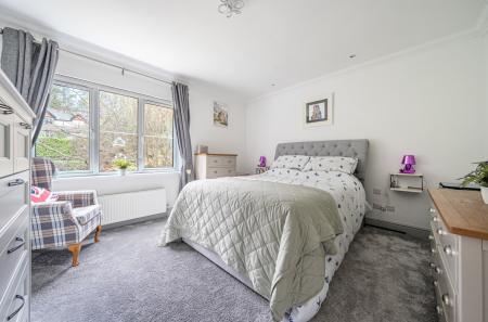 1373110-3-6904dc2...