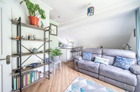 1373110-7-6904dc5...