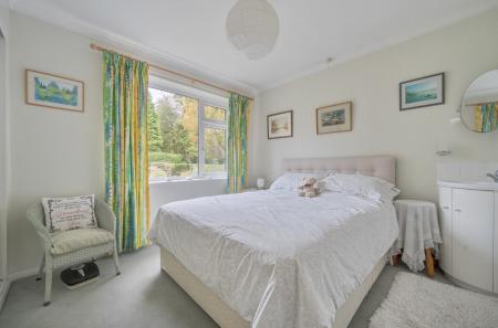 1375227-34-690b29...