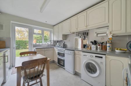 1375227-24-690b28...