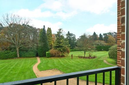 1375630-15-690dc6...