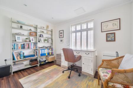 1375630-11-690dc5...