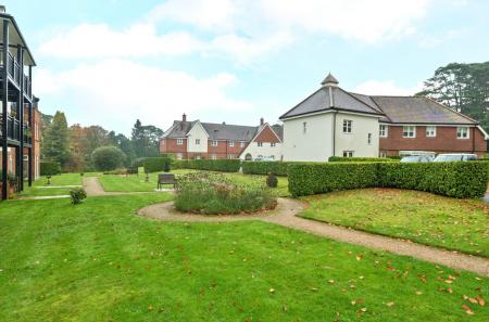 1375630-4-690dc55...