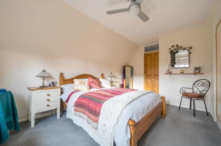 1381173-9-691af76...