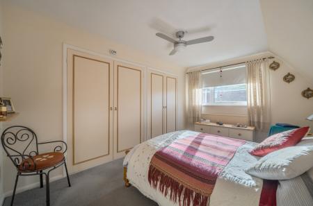 1381173-10-691af8...