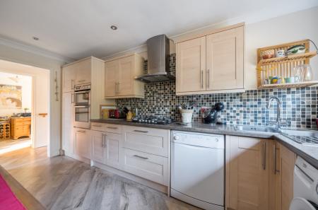 1381173-18-691af9...