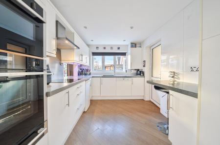 1385016-34-6925e2...