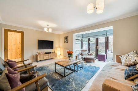 1387259-8-693867c...