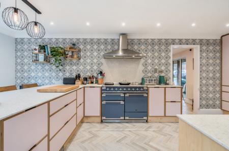 1387259-10-693867...