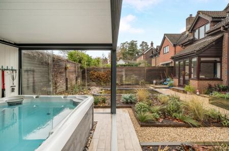 1387259-4-693867b...