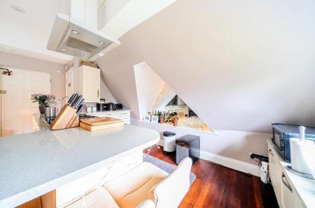 1396847-4-6965016...