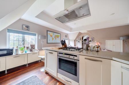 1396847-5-6965016...