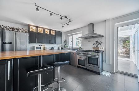 1398119-8-696a61d...