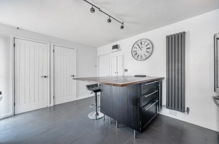 1398119-7-696a618...