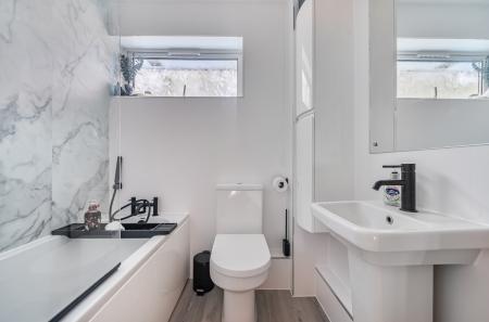 1398119-5-696a601...