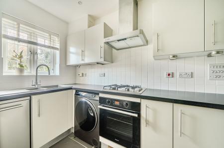 1400107-9-696fa32...