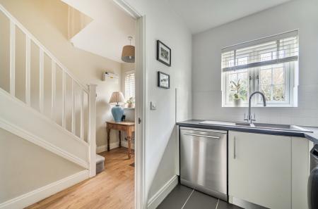 1400107-8-696fa31...