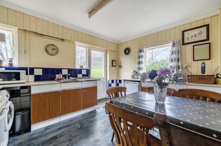 1409056-7-698b3f0...