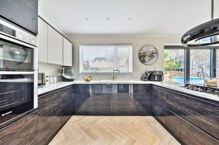 1415990-17-69930c...