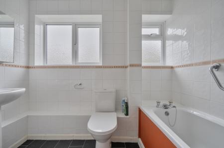 1416646-17-6995a8...