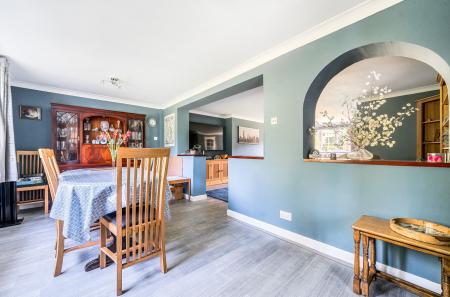 1353792-7-68ce8fc...