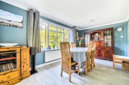 1353792-6-68ce8fb...