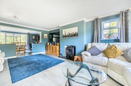 1353792-9-68ce8ff...