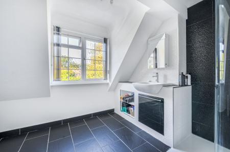 1353792-10-68ce90...