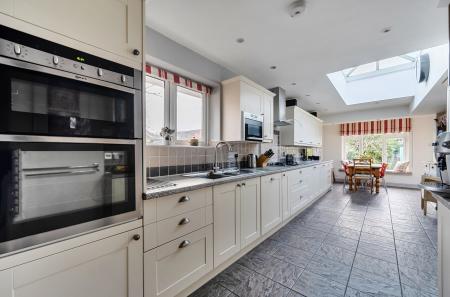 1423477-11-69b04d...