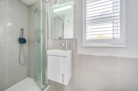 1370236-12-68f222...