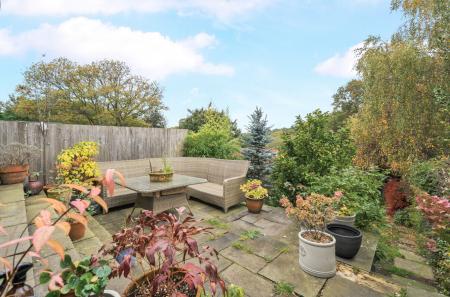 1370236-5-68f2215...