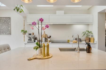 1370236-28-68f224...