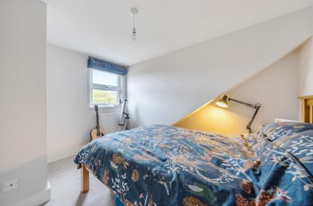 1370236-11-68f221...