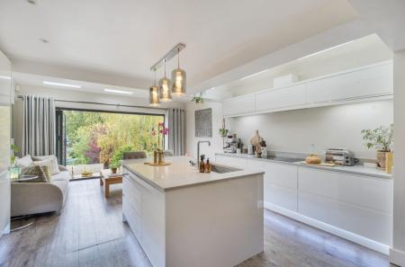 1370236-25-68f223...