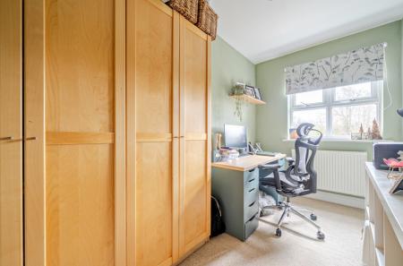 1425250-7-69b8232...