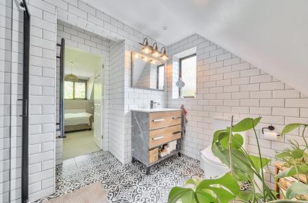 1343001-1-68ac16b...