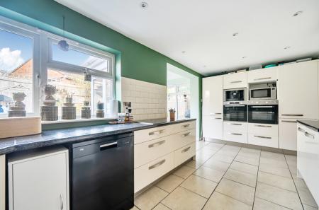 1429510-8-69c128d...