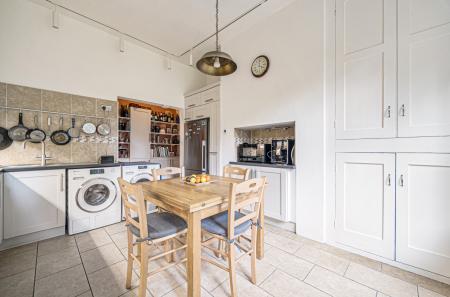 1347022-7-68c4485...