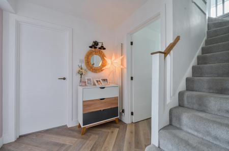 1372006-13-68fa2f...