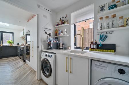 1372006-19-68fa30...