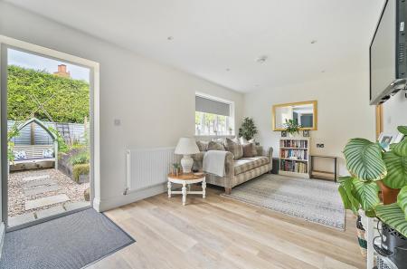 1328474-30-688272...