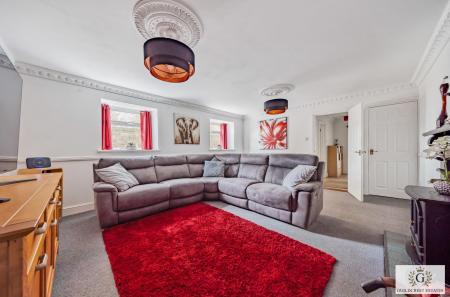 Victoria Road for sale by Guildcrest Estates - liv