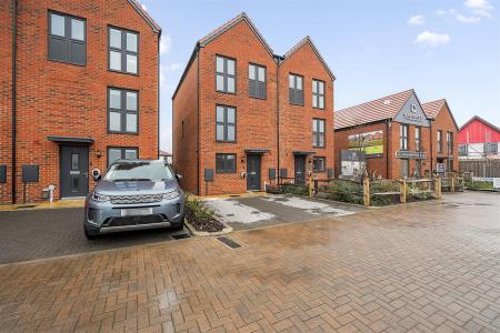 3 bedroom house for sale in Saxon Square Ramsgate
