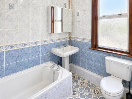 gladstone bathroom.png