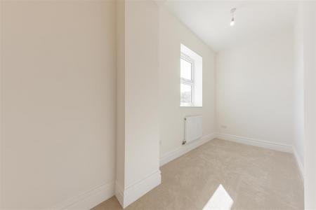 Flat 5 Pleydell Gardens for Sale by Guildcrest Est